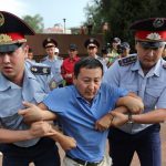 «При массовых фальсификациях протесты неизбежны». Ертысбаев о вероятности повторения белорусских событий в Казахстане