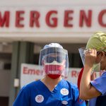 Число случаев заражения коронавирусом в США превысило пять миллионов