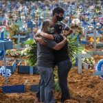 В Бразилии объявили траур по 100 тыс. умерших от коронавируса