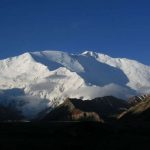 На пике Ленина стартовала двухнедельная кампания по сбору мусора