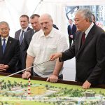 Фото дня. Александр Лукашенко встретился с Даниилом Урицким (Данияром Усеновым)