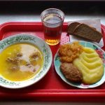 «Горячими обедами» теперь охвачено еще 150 школ