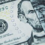 Официальный курс американской валюты составил 79.05 сома