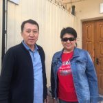 В день рождения Алмазбека Атамбаева сторонники устроили пикет у здания ГКНБ