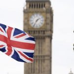 Запрет на шутки про COVID-19 и особые шнурки: как в британских школах начинают учебный год