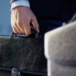 В какой из семи областей Кыргызстана меньше всего госслужащих?