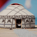 На южном берегу Иссык-Куля открылся новый юрточный глэмпинг