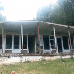 Запустение на фоне горной красоты