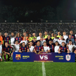 В Бишкеке состоялся товарищеский футбольный матч между «Легендами «Барселоны» и «Легендами Азии»