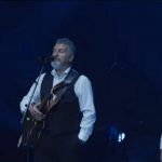 Леонид Агутин спел дуэтом с детским хором из Бишкека