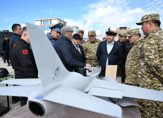 Под руководством Президента Садыра Жапарова проведены показные тактико-строевые занятия с участием новых беспилотников «Акынжы» и «Аксүнгүр»