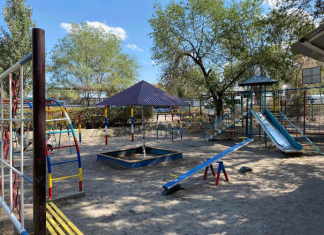 Наш любимый и цветущий двор