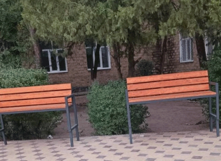 А им все равно