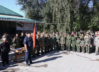 Сверкали шашки, летели брызги, звучали песни