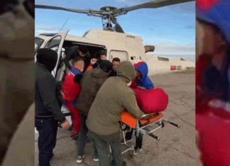 Пилоты МЧС КР эвакуировали российского туриста с пика Рацека