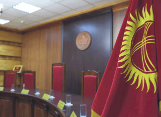 Не поминай всуе мать свою! Только отчество!!! и никакого матчества!