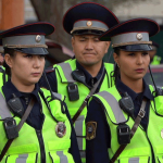 Милиционеры стали обслуживающими работниками?