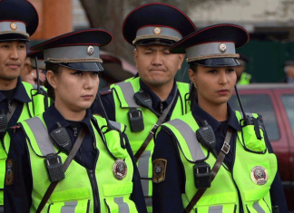 Милиционеры стали обслуживающими работниками?