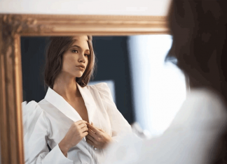 Что нельзя делать и говорить перед зеркалом?