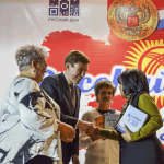 Лучший подарок школам – учебники