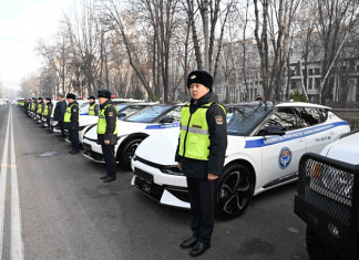 Глава Кабмина передал МВД 66 единиц техники