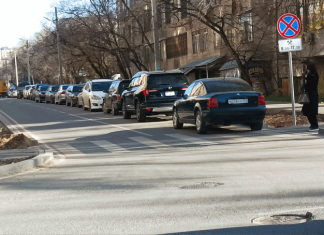 Не проезжая дорога, а большая парковка