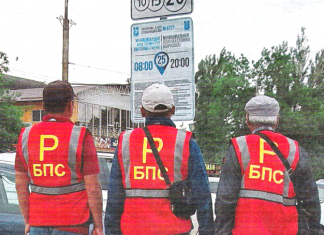 Парковщики решили отменить выходные дни? Очень денег хочется?