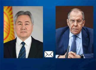 Глава МИД Кыргызстана оставил запись в книге соболезнований посольства РФ в КР