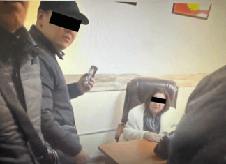 Делили взятку в туалете