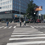 Пешеходы, не мешайте автомобилям!