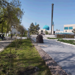 Зашумят у стелы Победы ивы, каштаны и вязы