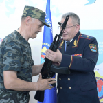 Каким образом в школу села Асылбаш Чуйской области попали два автомата Калашникова, ручные гранаты и противогазы?!