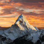 Кыргызстанец Илим Карыпбеков покорил Эверест