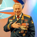 А теперь давайте выслушаем товарища Калашникова…