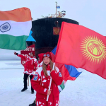 Школьница из Бишкека установила новый флаг Кыргызстана на Северном полюсе