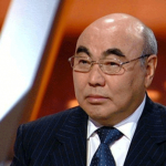 Парламент отказал Аскару Акаеву в восстановлении статуса экс-президента