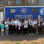 Школьники Кыргызстана погружаются в мир технологий: мобильный технопарк «Кванториум» открыл новые горизонты