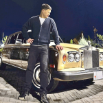 Садыр Жапаров подарил боксеру Дмитрию Биволу редкий автомобиль