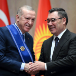 Садыр Жапаров наградил Реджепа Тайипа Эрдогана орденом «Манас»