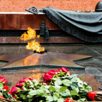 В День Неизвестного Солдата в России и за рубежом проходят памятные акции