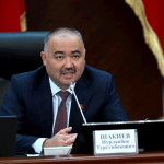 Спикер Нурланбек Шакиев изменит свою фамилию