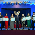 В Бишкеке прошло вручение президентской премии «Мейкин»