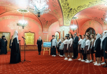 В Москве в храме Христа Спасителя патриарх Кирилл встретился с делегацией детей из Кыргызстана