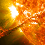 Редкий выброс черной плазмы на Солнце сняли на видео