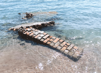 Следы заборов тут и там