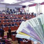 Самораспустившиеся депутаты остались без работы? Но с зарплатой?