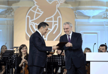 Президент Садыр Жапаров награжден Международной премией мира им. Л.Н. Толстого