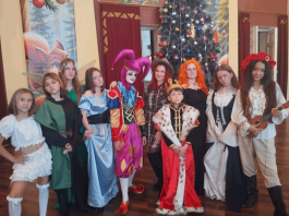 Без денег и сцены, но с аншлагом: как школьная студия сделала невозможное