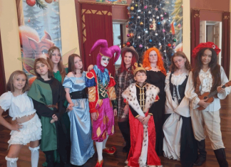 Без денег и сцены, но с аншлагом: как школьная студия сделала невозможное