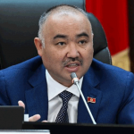Спикер Жогорку Кенеша сложил полномочия